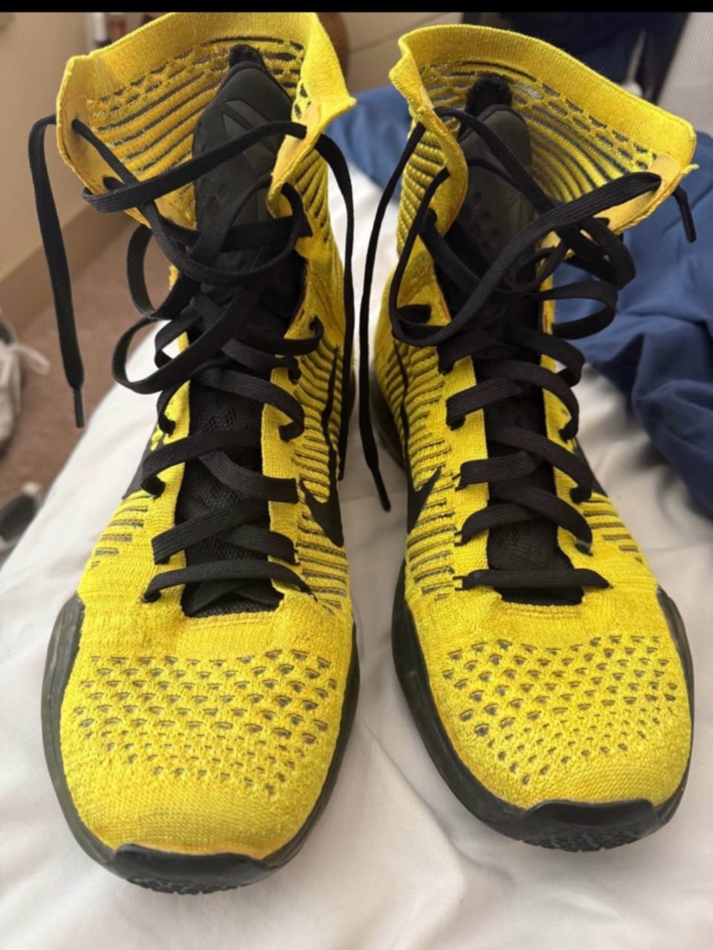 Men's Athletic High-Top Running Shoes - Yellow & Black